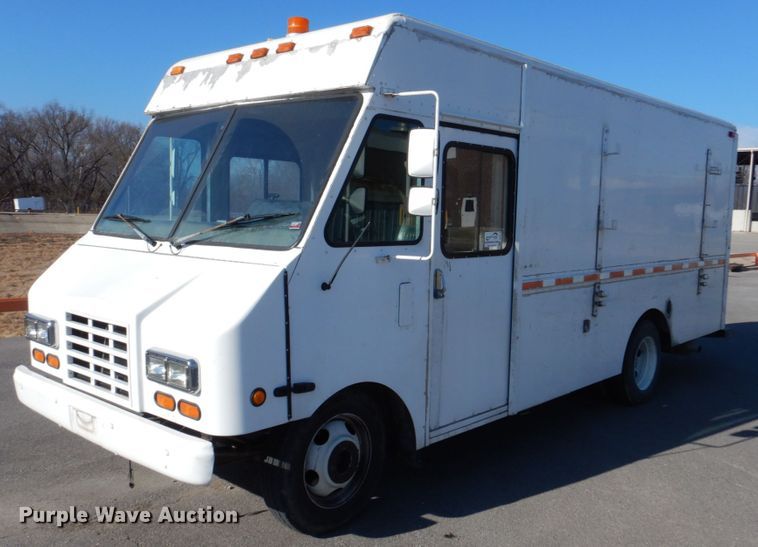 image for item DH8116 2002 Workhorse  delivery truck