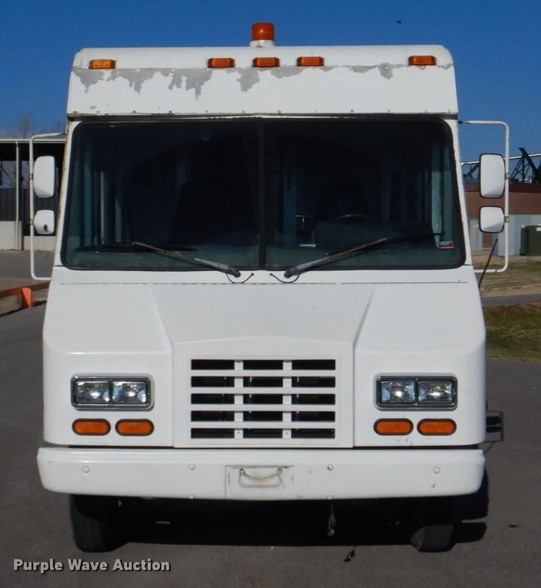 image for item DH8116 2002 Workhorse  delivery truck