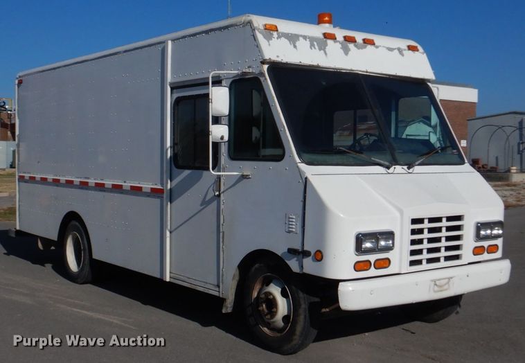 image for item DH8116 2002 Workhorse  delivery truck