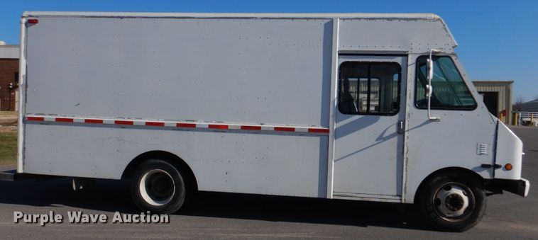 image for item DH8116 2002 Workhorse  delivery truck