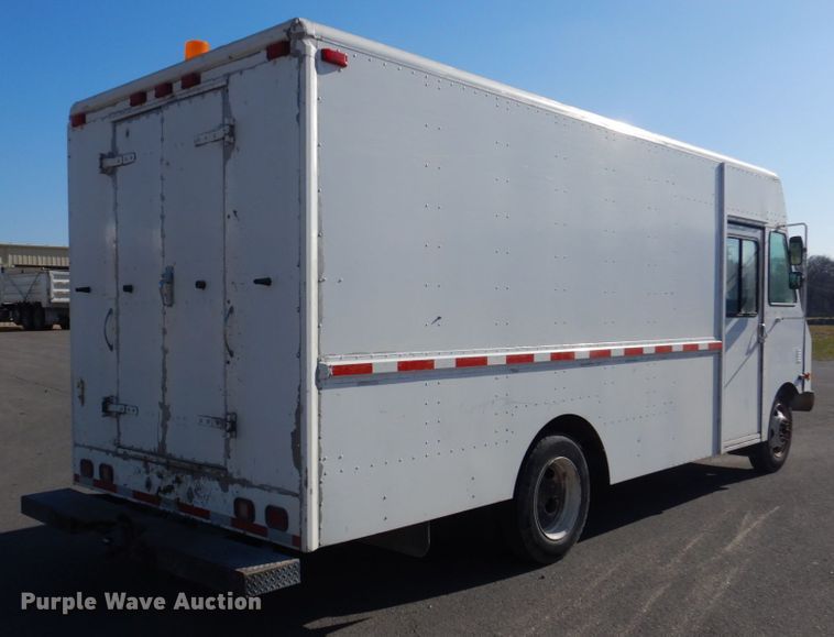 image for item DH8116 2002 Workhorse  delivery truck