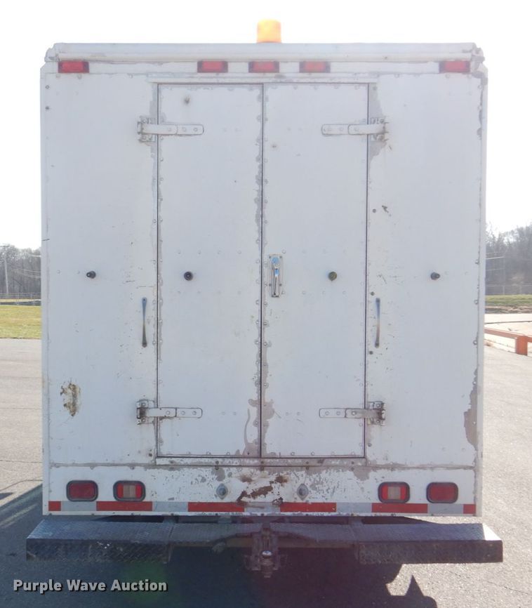 image for item DH8116 2002 Workhorse  delivery truck