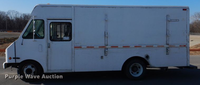 image for item DH8116 2002 Workhorse  delivery truck