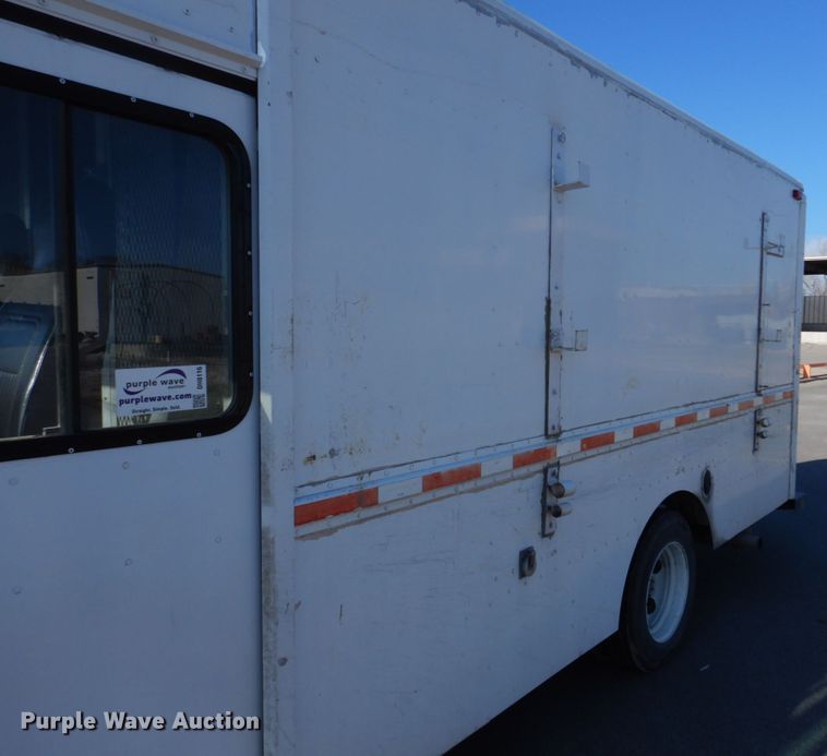 image for item DH8116 2002 Workhorse  delivery truck