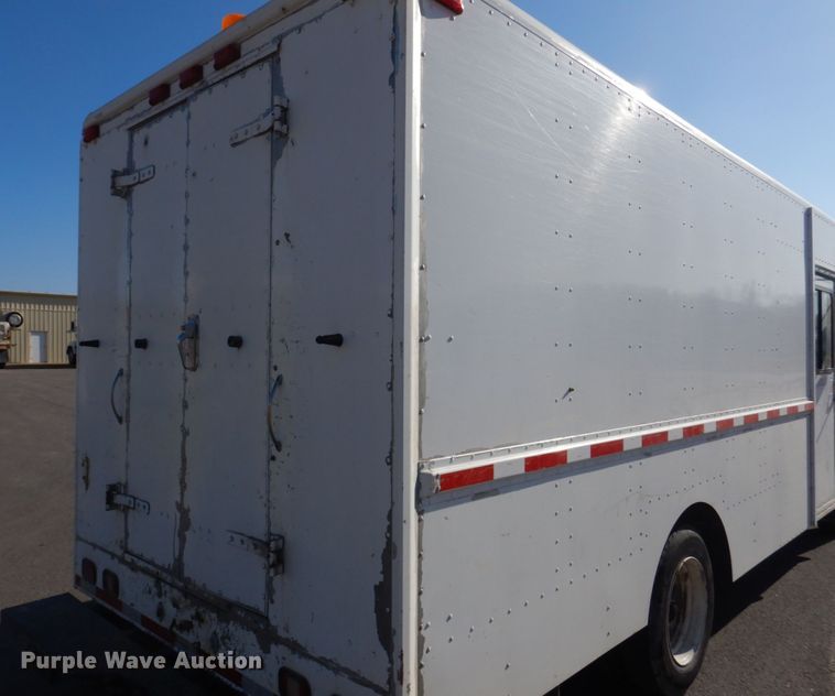 image for item DH8116 2002 Workhorse  delivery truck