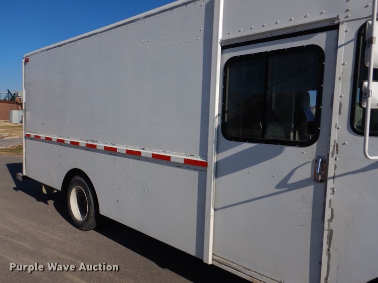 image for item DH8116 2002 Workhorse  delivery truck