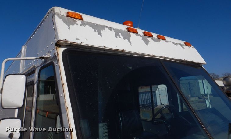 image for item DH8116 2002 Workhorse  delivery truck