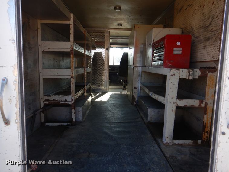 image for item DH8116 2002 Workhorse  delivery truck