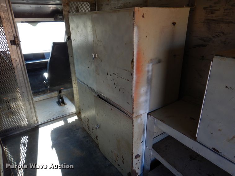 image for item DH8116 2002 Workhorse  delivery truck