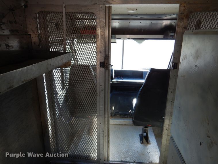 image for item DH8116 2002 Workhorse  delivery truck