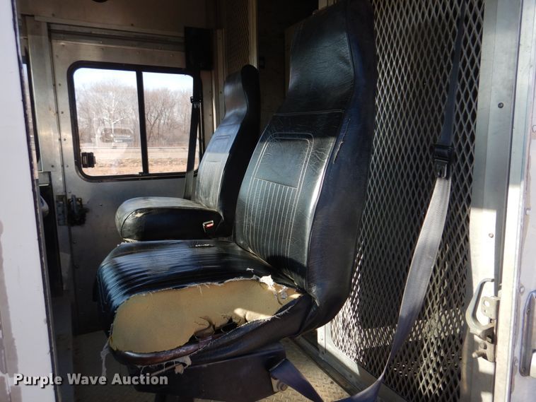 image for item DH8116 2002 Workhorse  delivery truck