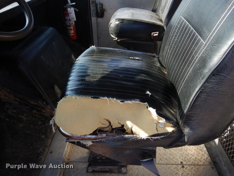 image for item DH8116 2002 Workhorse  delivery truck