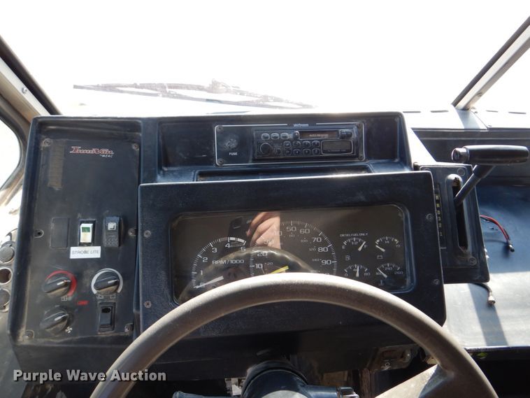 image for item DH8116 2002 Workhorse  delivery truck