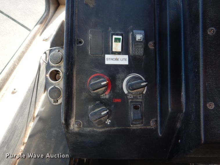 image for item DH8116 2002 Workhorse  delivery truck