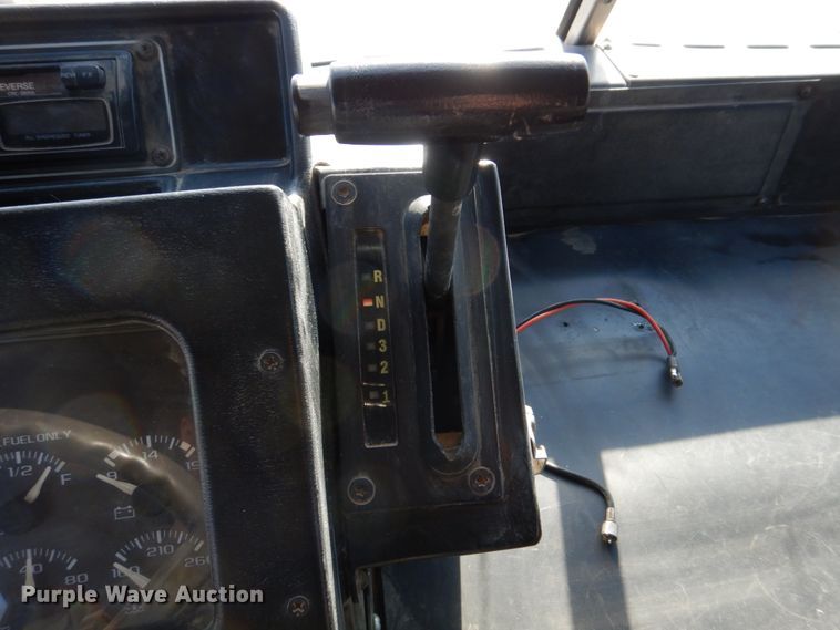 image for item DH8116 2002 Workhorse  delivery truck