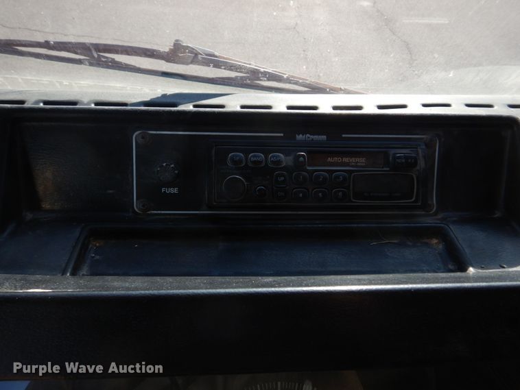 image for item DH8116 2002 Workhorse  delivery truck