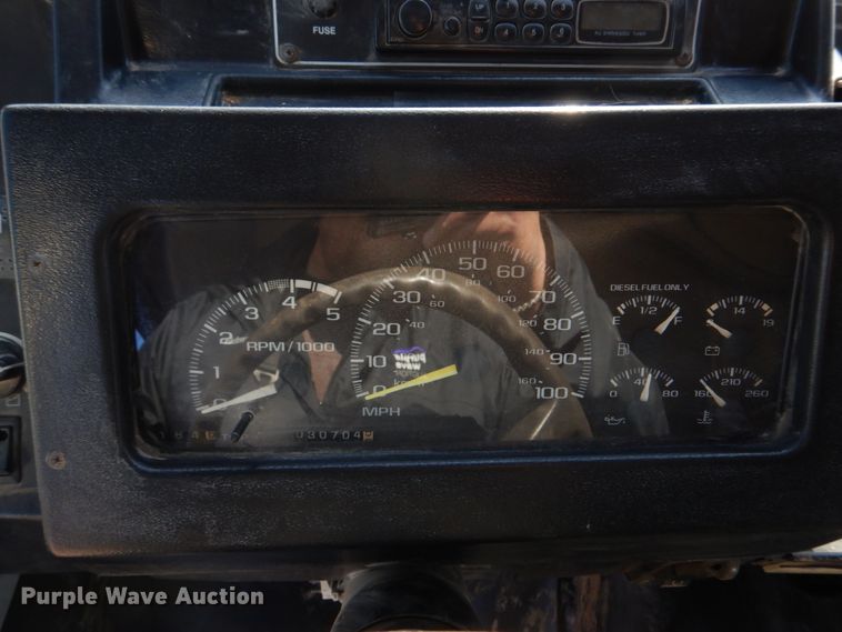 image for item DH8116 2002 Workhorse  delivery truck