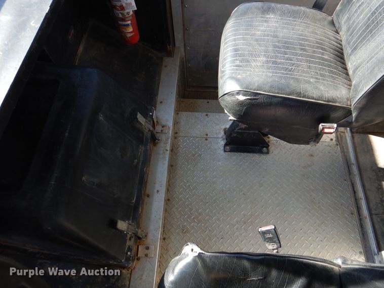 image for item DH8116 2002 Workhorse  delivery truck