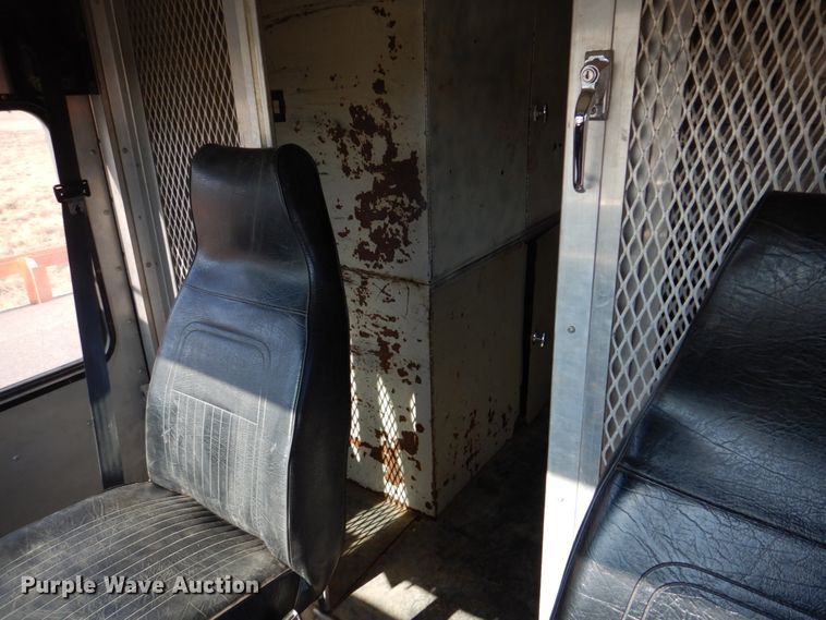 image for item DH8116 2002 Workhorse  delivery truck