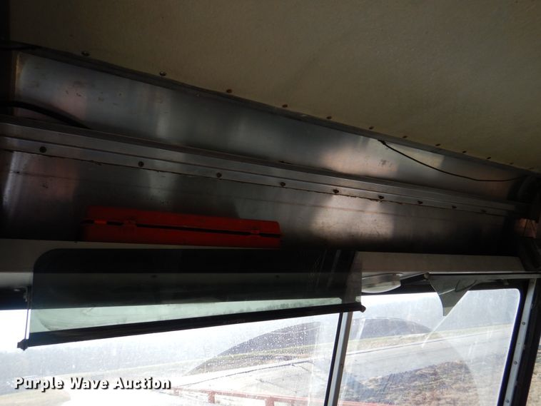 image for item DH8116 2002 Workhorse  delivery truck