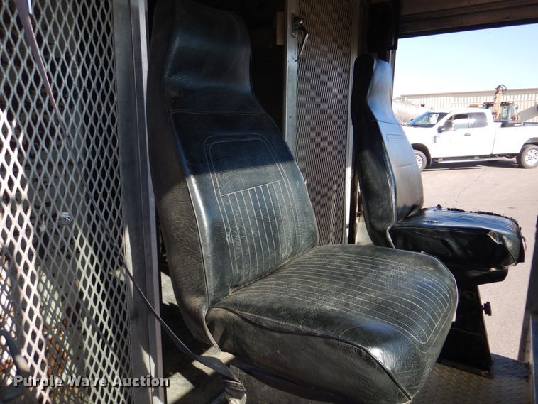 image for item DH8116 2002 Workhorse  delivery truck