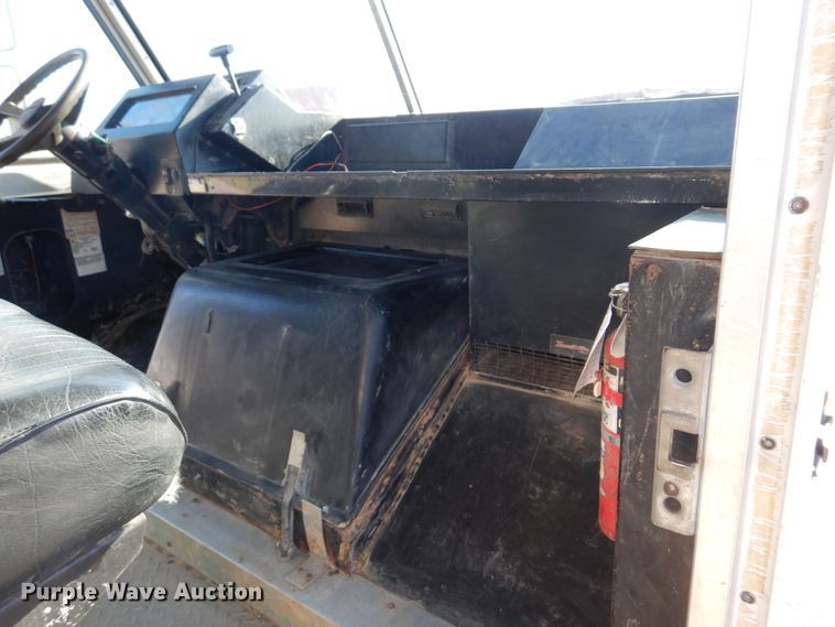 image for item DH8116 2002 Workhorse  delivery truck