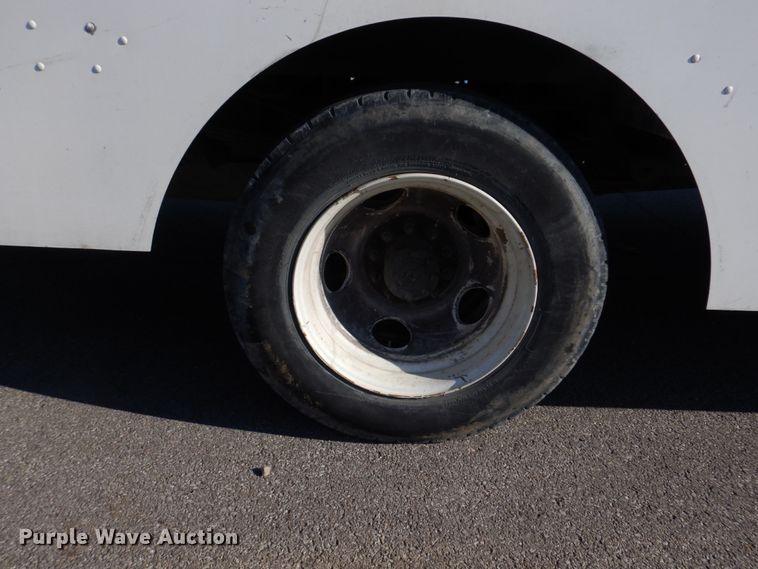 image for item DH8116 2002 Workhorse  delivery truck