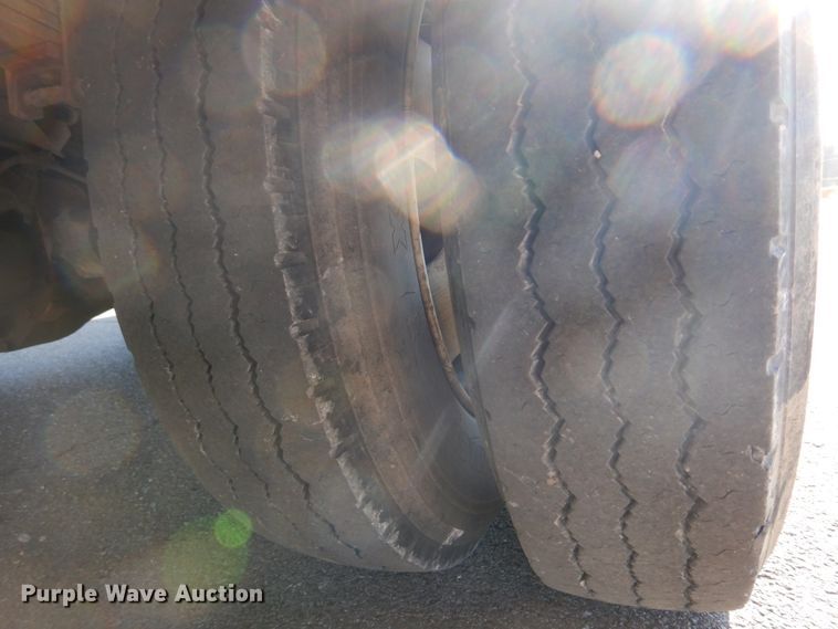 image for item DH8116 2002 Workhorse  delivery truck