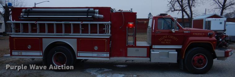 image for item DH8148 1995 Ford F800  pumper fire truck