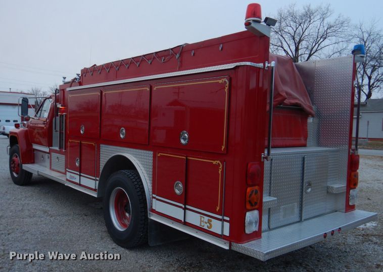 image for item DH8148 1995 Ford F800  pumper fire truck
