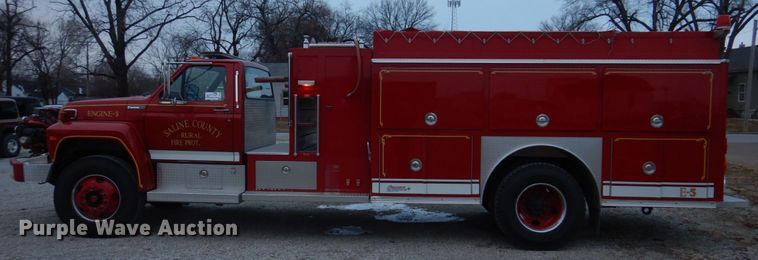image for item DH8148 1995 Ford F800  pumper fire truck