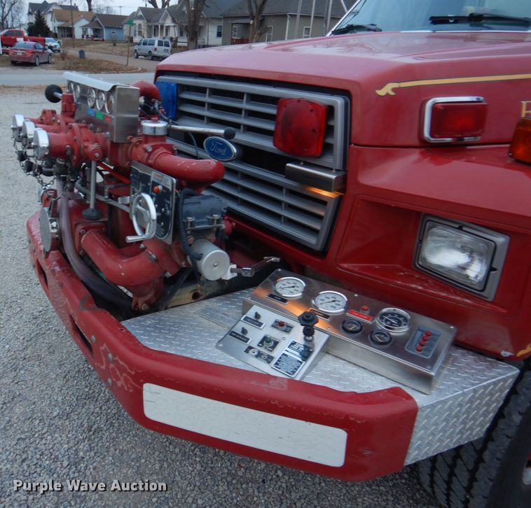 image for item DH8148 1995 Ford F800  pumper fire truck