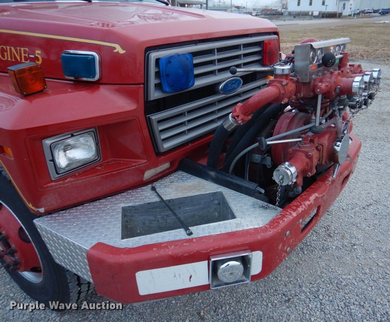 image for item DH8148 1995 Ford F800  pumper fire truck