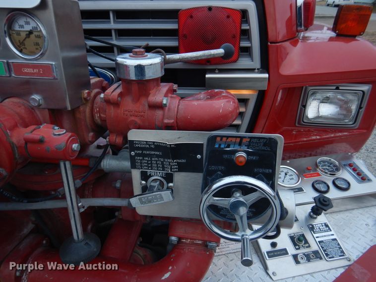 image for item DH8148 1995 Ford F800  pumper fire truck