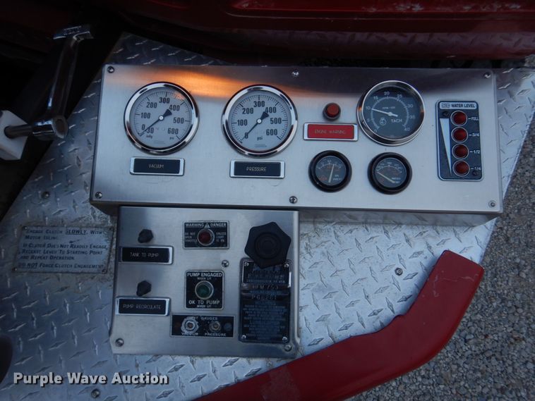 image for item DH8148 1995 Ford F800  pumper fire truck