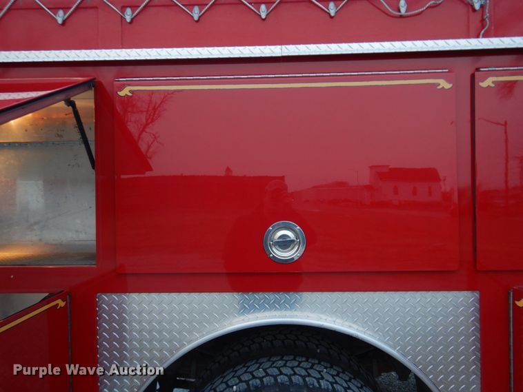 image for item DH8148 1995 Ford F800  pumper fire truck