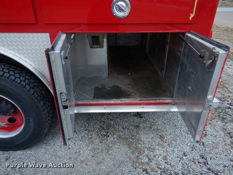 image for item DH8148 1995 Ford F800  pumper fire truck