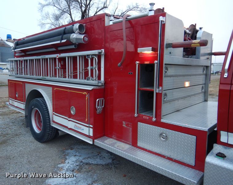 image for item DH8148 1995 Ford F800  pumper fire truck