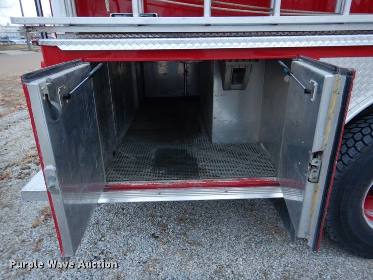 image for item DH8148 1995 Ford F800  pumper fire truck
