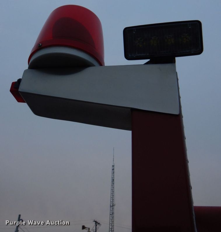 image for item DH8148 1995 Ford F800  pumper fire truck