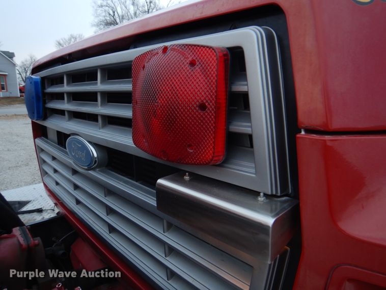 image for item DH8148 1995 Ford F800  pumper fire truck