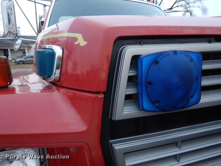 image for item DH8148 1995 Ford F800  pumper fire truck