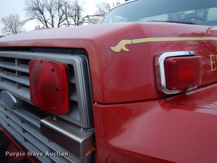 image for item DH8148 1995 Ford F800  pumper fire truck