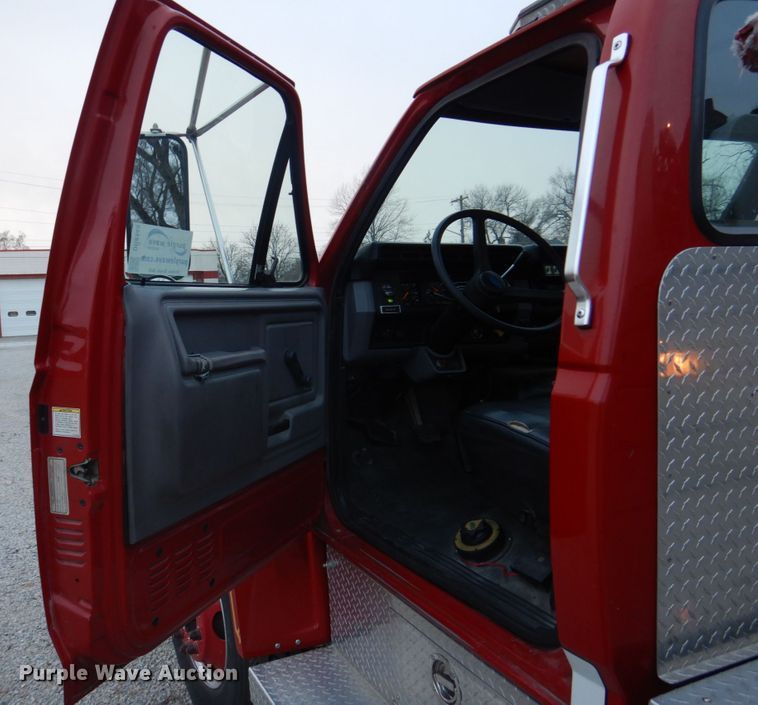 image for item DH8148 1995 Ford F800  pumper fire truck