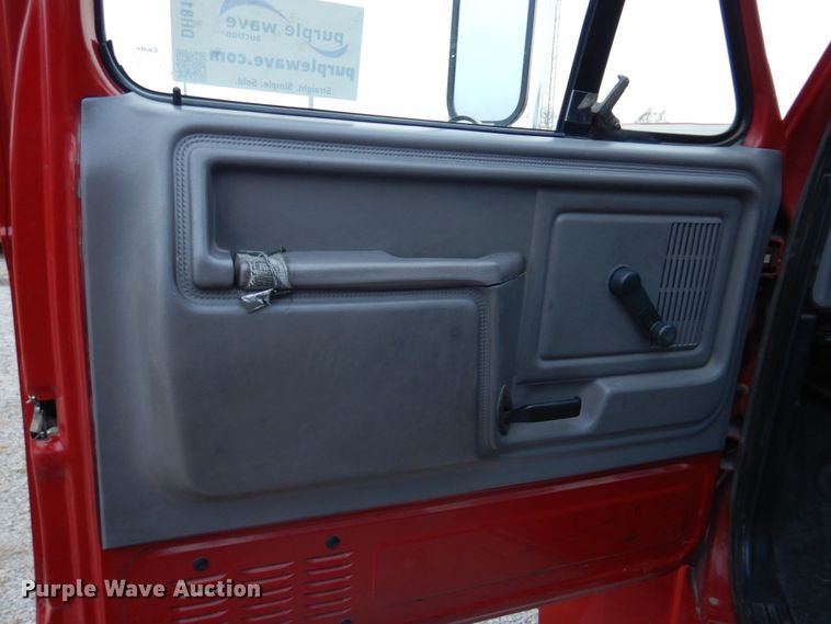 image for item DH8148 1995 Ford F800  pumper fire truck