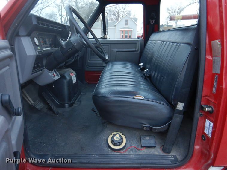 image for item DH8148 1995 Ford F800  pumper fire truck