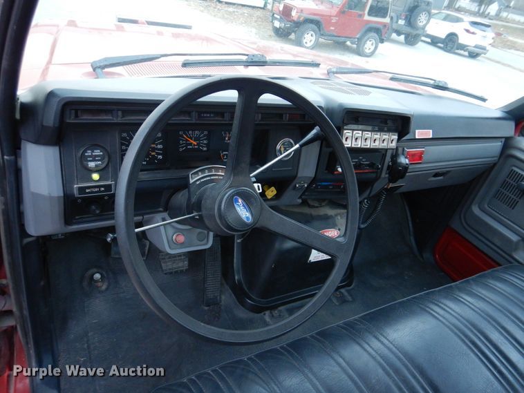 image for item DH8148 1995 Ford F800  pumper fire truck