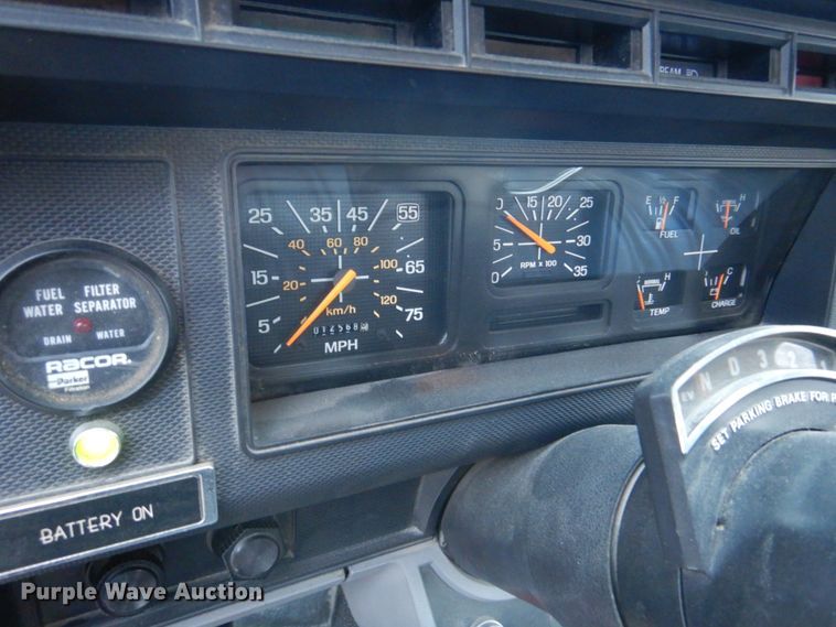 image for item DH8148 1995 Ford F800  pumper fire truck