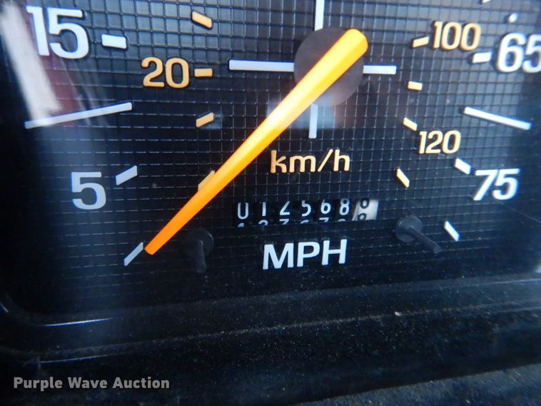 image for item DH8148 1995 Ford F800  pumper fire truck