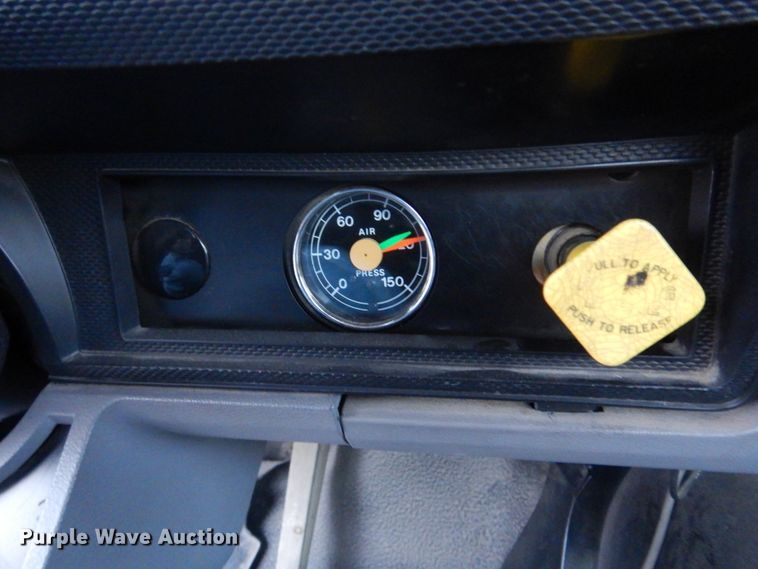 image for item DH8148 1995 Ford F800  pumper fire truck